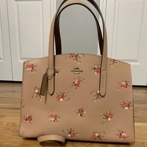 Coach Charlie Carryall in Beechwood